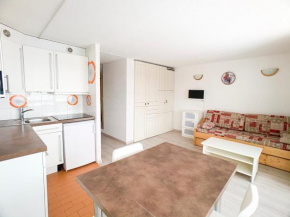 Proche commerces et pistes · Appartement lumineux avec balcon · 2 pièces pour 6 personnes - FR-1-502-503